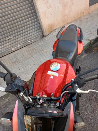 Yamaha YS125 - Moto roja