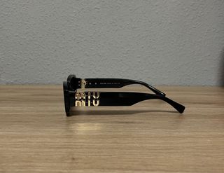 Occhiali da sole Miu Miu - Design rettangolare nero