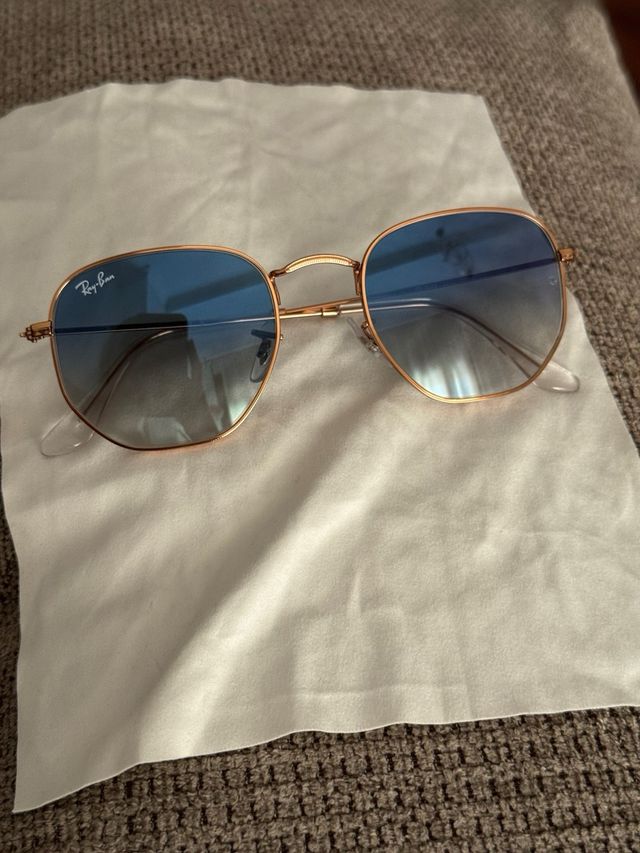 Gafas Ray-Ban hexagonales color azul claro 