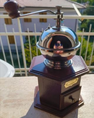 Molinillo café antiguo