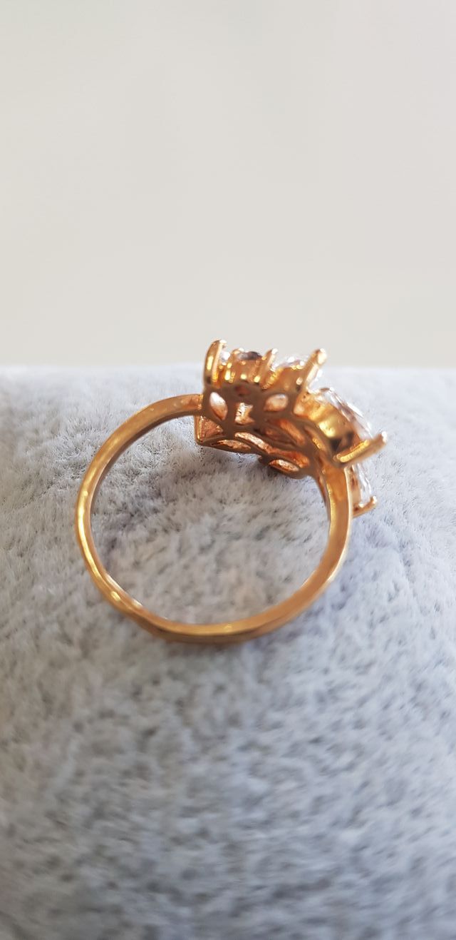 Anillo bañado en Oro con Circonas blancas