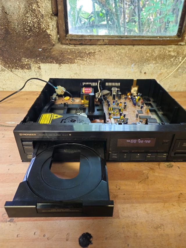 PIONEER PD-Z71 Compact Disc Player CD Black.