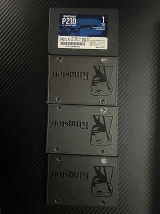 Pack SSDs: 3 Kingston + 1 Patriot