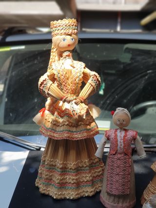 Bambole artigianali in paglia