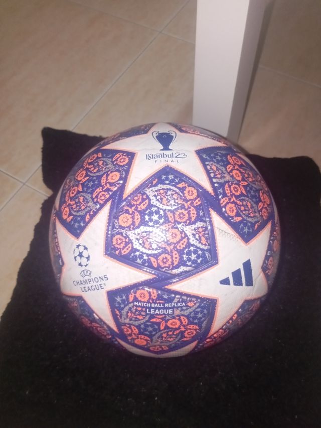 Balón UEFA Champions League Estambul 23