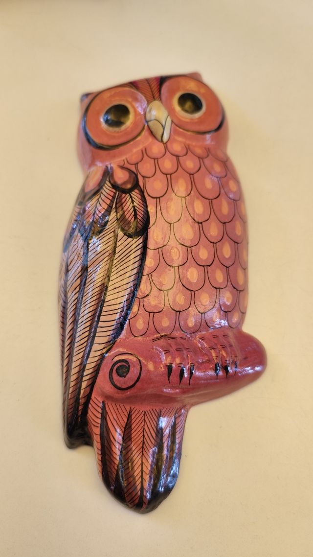 Búho cerámico pintado a mano