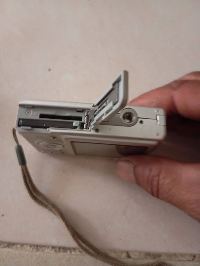 Cámaras Casio y Sony - 2 cámaras digitales