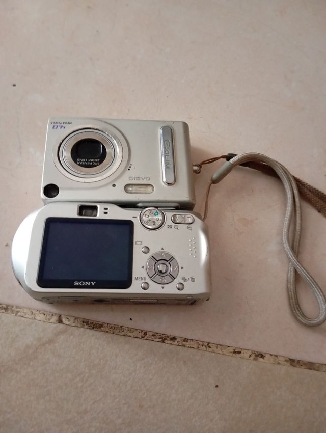 Cámaras Casio y Sony - 2 cámaras digitales