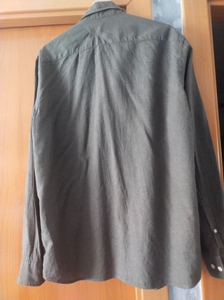 Camisa lino H&M modelo Regular fit verde oliva