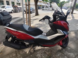 SYM Cruisym 300i ABS- Scooter rojo