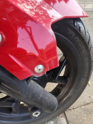 SYM Cruisym 300i ABS- Scooter rojo