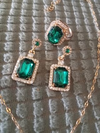 Conjunto Verde Esmeralda.