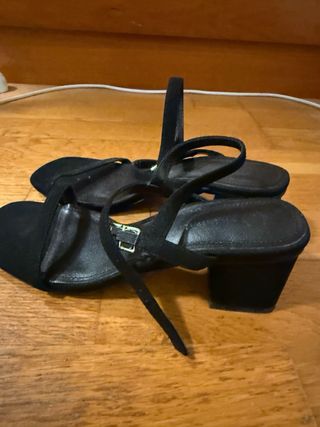 Sandalias negras tacón bajo