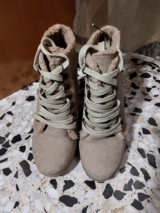 Botines beige de borreguillo
