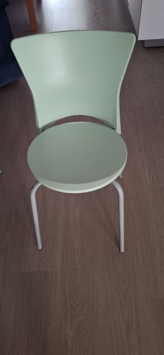 4 Sillas de plástico verde