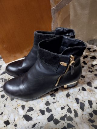 Botas mujer negras tacón dorado