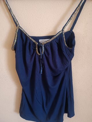 Top Zara azul con detalles dorados