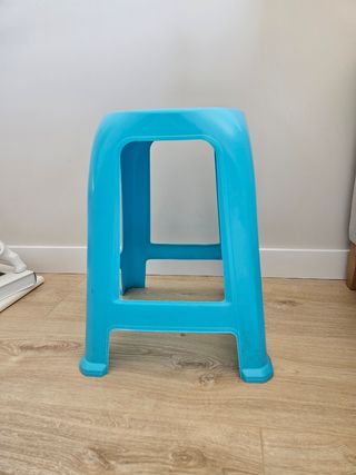 Taburete plástico azul