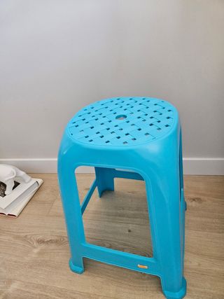 Taburete plástico azul