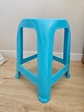 Taburete plástico azul