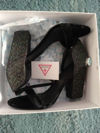 GUESS zandalias de tacon originales, nunca usados
