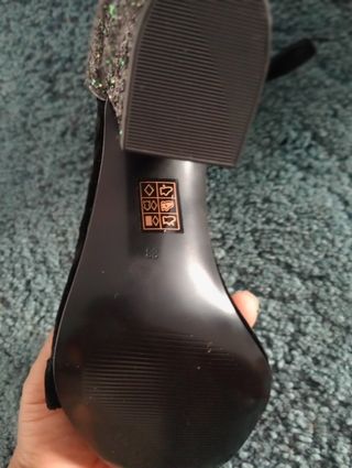 GUESS zandalias de tacon originales, nunca usados