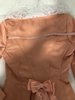 Corpiño fallera manga larga color salmón.