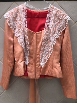 Corpiño fallera manga larga color salmón.