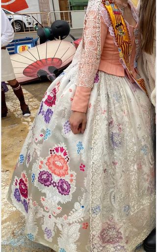 Corpiño fallera manga larga color salmón.