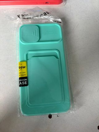 Tengo fundas diferentes 30 unidad con 180 evros.
