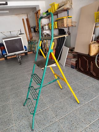 Escalera Plegable 3 Peldaños PROMAC 4 MACC