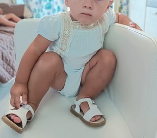 Traje de bebé  precioso de Miranda. Nuevo.