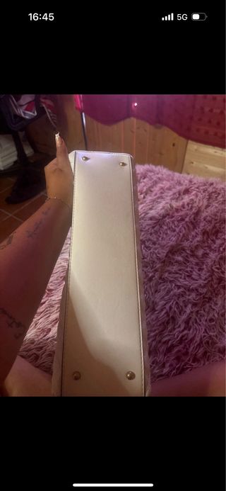 Bolso Guess blanco acolchado