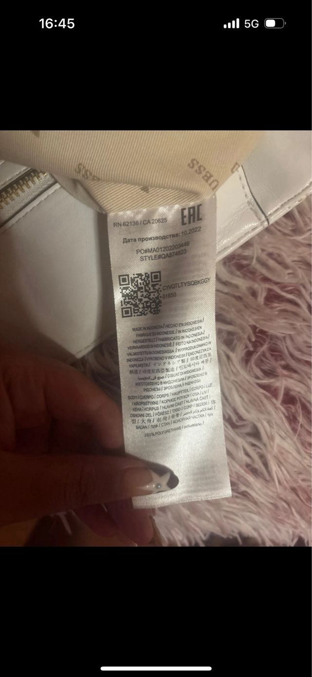 Bolso Guess blanco acolchado