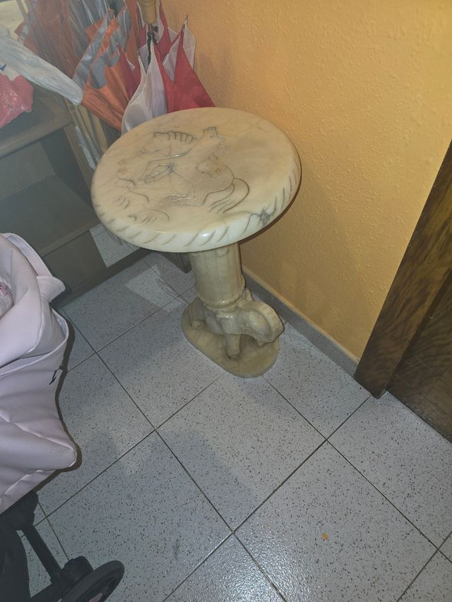 MESA ANTIGUA MÁRMOL ELEFANTE Y CABALLOS