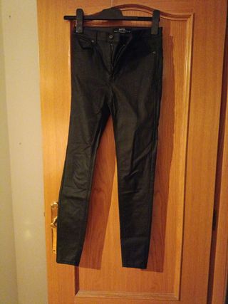 Pantalones cuero negro