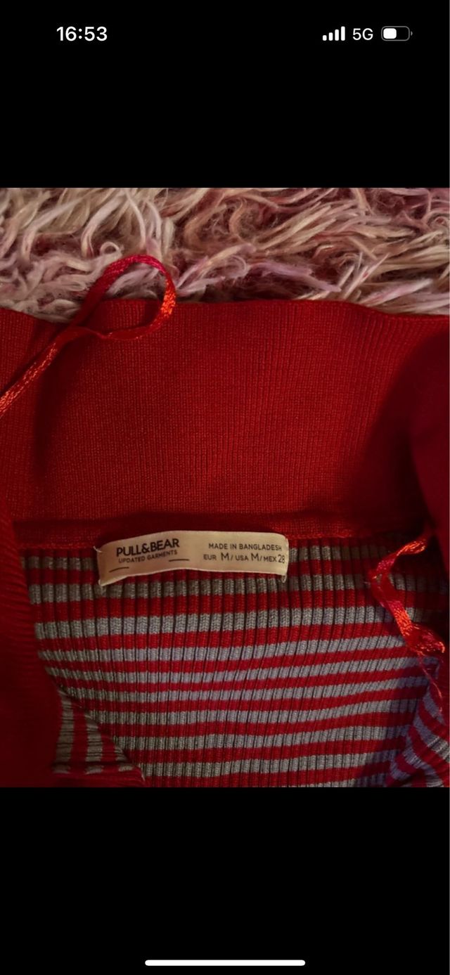 Cárdigan a rayas rojas y grises