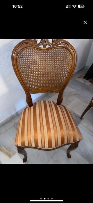 Mesa comedor salon de madera y 4 sillas + vitrina