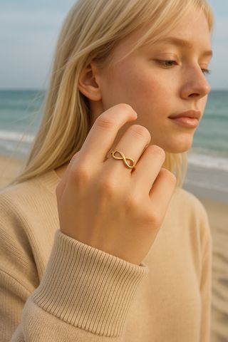 Anillo Infinito Dorado Ajustable