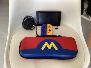 Nintendo Switch + Estuche + Cargador
