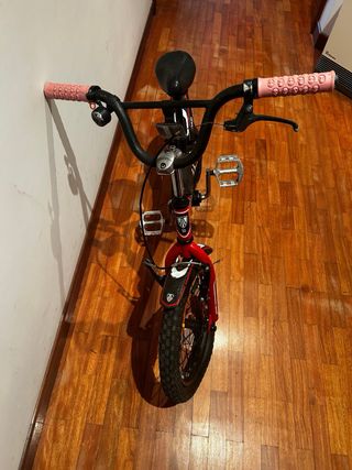 Bicicleta niño 16”roja marca Trek