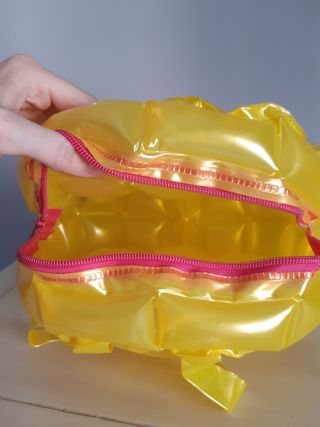 Mochila hinchable amarilla