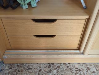 Armario 2 puertas correderas chapado en roble