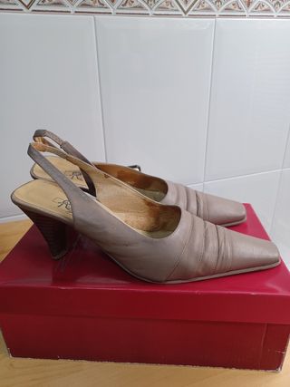 Sandalias beige mujer tacón