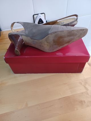 Sandalias beige mujer tacón