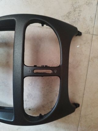 Carcasa radio Peugeot 206
