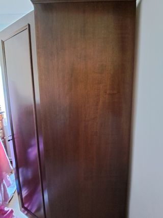 Armario madera clásico