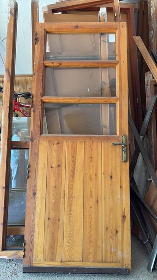 Puerta madera con cristal