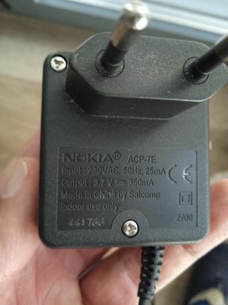 Cargador Nokia ACP-7E antiguo