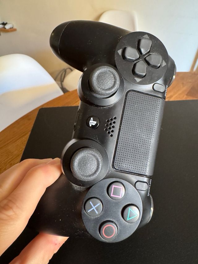 PlayStation 4 Pro 1TB + DualShock 4. Software 6.00